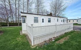 Great Caravan With Spacious Decking Southview Holiday Park, Skegness Ref 33035V